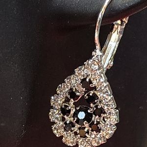 Rhinestone and Black Crystal Teardrop Silver Earrings NWT Christmas Holidays